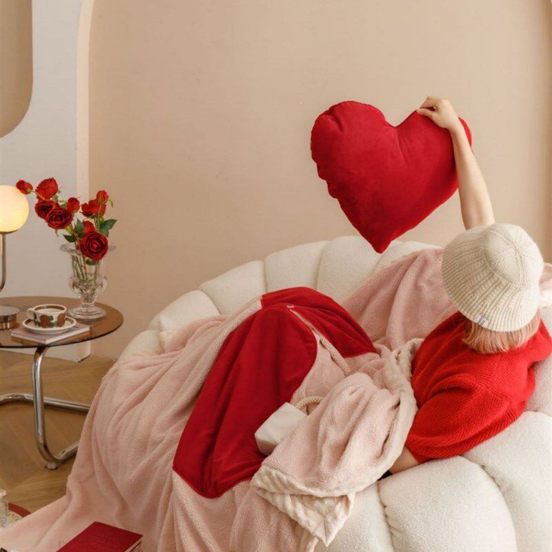 [莫加] 又是抱枕!又是毛毯!爱心抱枕多功能保暖秋冬沙发毯,居家布艺,抱枕被,淘宝优惠券,粉丝福利购,淘宝优惠卷