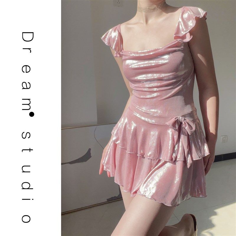 蜜泳衣女款2024新款保守连体微胖女孩遮肉珠光细闪裙式泳装