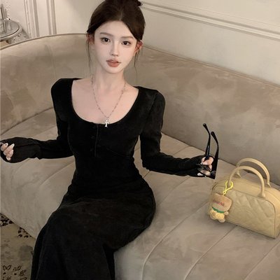 实价实拍赫本风黑色针织连衣裙女方领辣妹打底修身长袖裙子