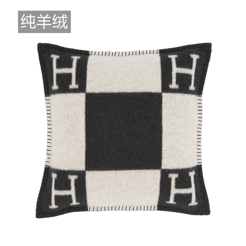 H羊绒抱枕客厅沙发靠垫套汽车办公室护腰靠学生午睡枕床头靠背垫