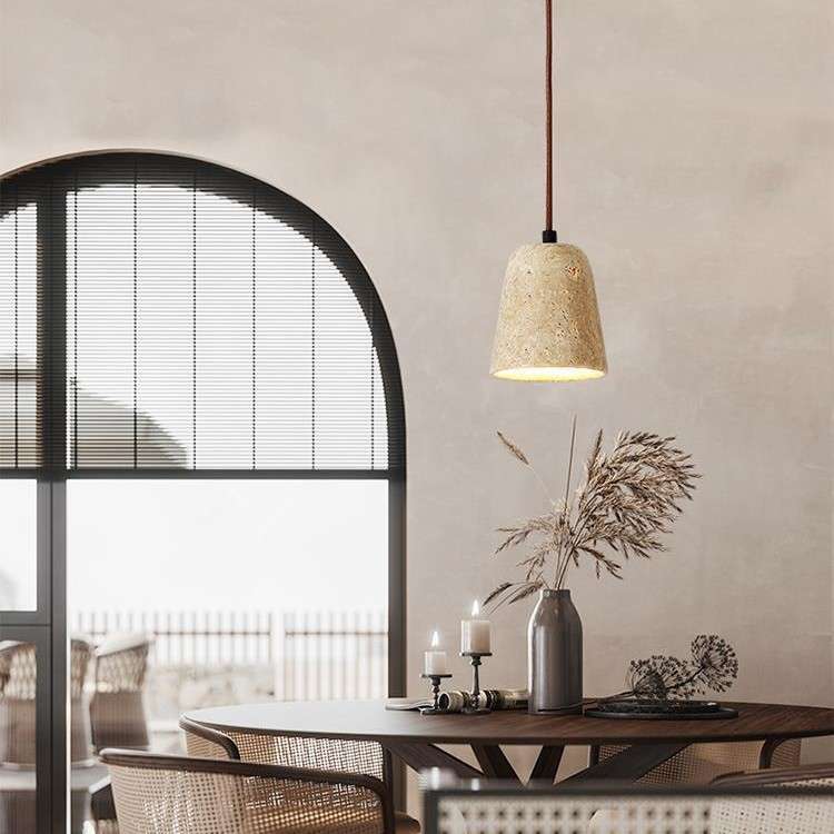 实木黄洞石圆桌北欧白色圆形餐桌家用小户型简约餐桌椅组合吊灯