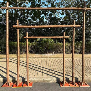 森系草坪婚礼拱门木架子木桩花架爬藤架杉木杆白桦树干原木装饰树