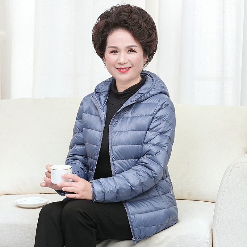 2026新款中老年人轻薄款羽绒服女士短款加肥加大码胖妈妈装保