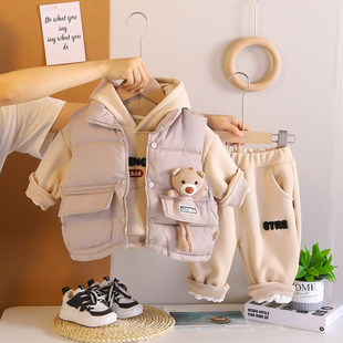 2026新款男童秋冬季套装洋气男宝宝冬装加绒加厚马甲三件套潮