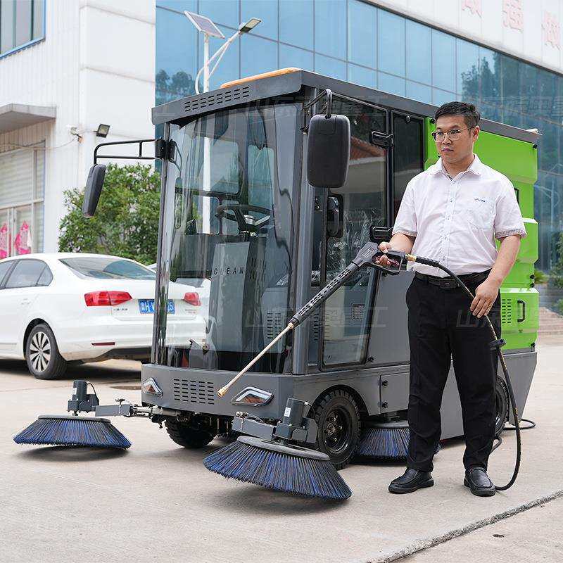 电动扫地车工厂车间用粉尘碎渣一扫净雾炮降尘驾驶式工业扫地车