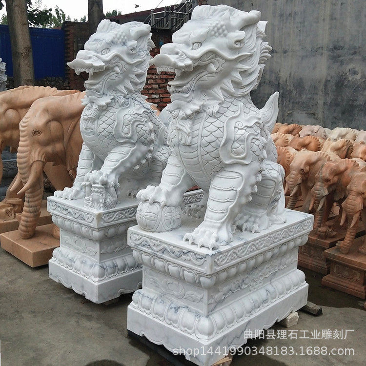 汉白玉石雕麒麟一对景区庙宇门口摆放大型祥瑞神兽石麒麟厂家供应