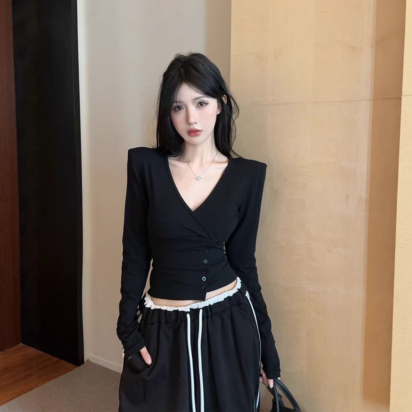 春季纯欲辣妹深V修身长袖T恤女