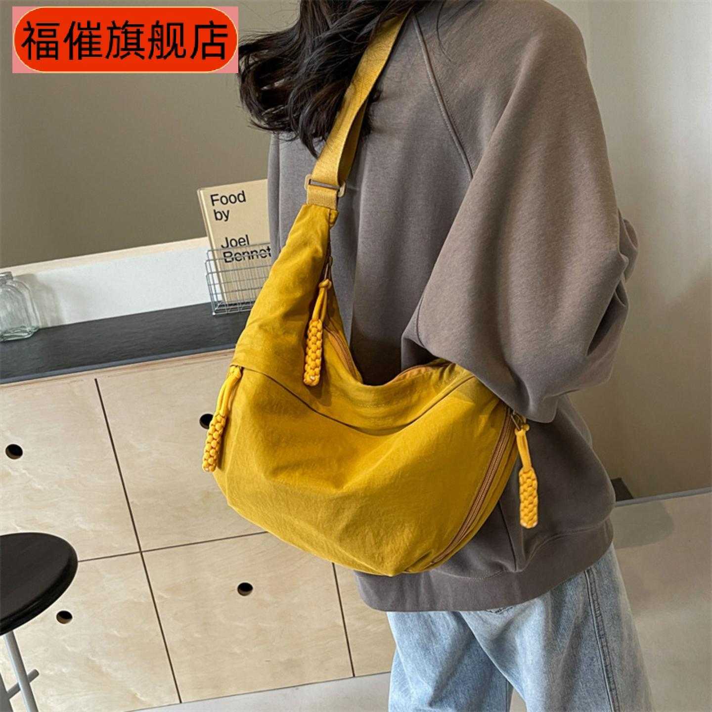 日系简约大容量纯色斜挎包女轻便