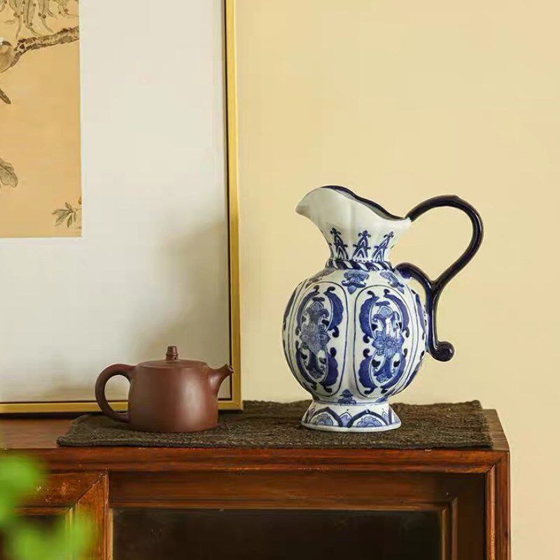 仿古青花瓷花瓶带把手花瓶摆件青花釉下手绘花瓶摆件高温陶瓷欧式