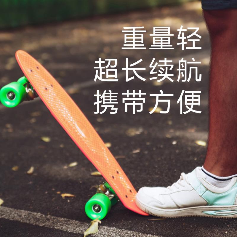 厂家直供22寸四轮单翘青少年初学者儿童刷街香蕉滑板公路代步滑板