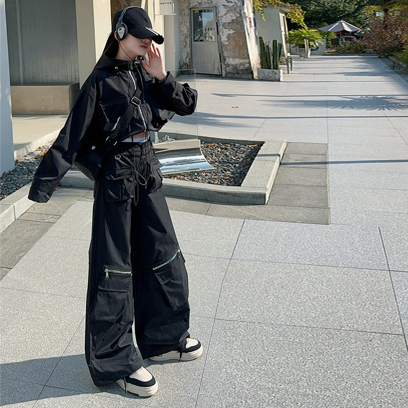 2025新款女童冲锋衣套装春季大童短款夹克外套设计感工装裤两