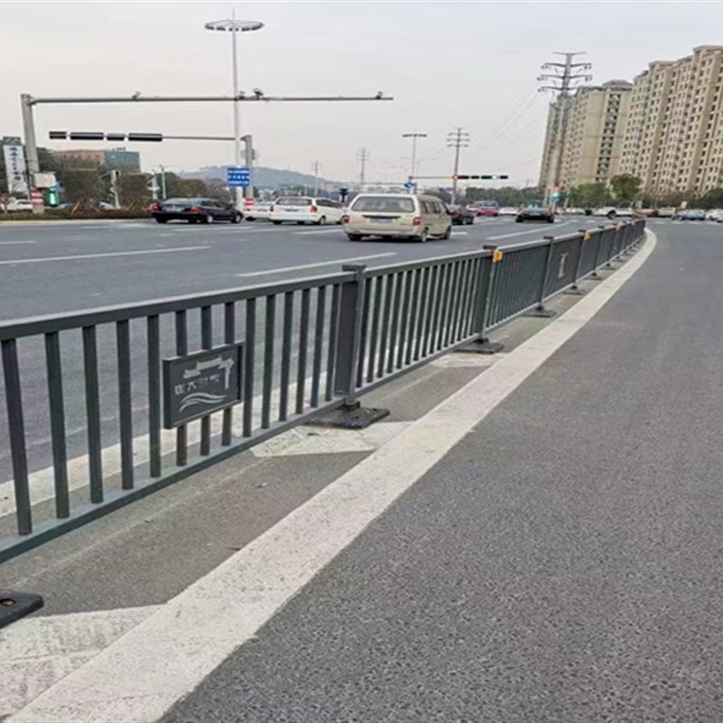 苏州昆山款大管异型柱灰色道路护栏马路中心机非隔离栏杆花式栏杆