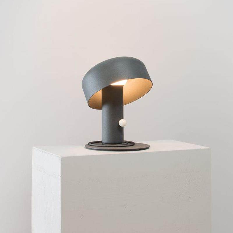 北欧后现代简约创意客厅沙发床头卧室吧台书房书桌个性装饰台灯