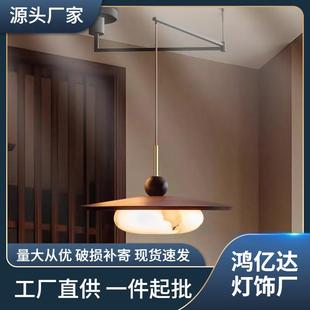 餐桌创意移位灯具原木