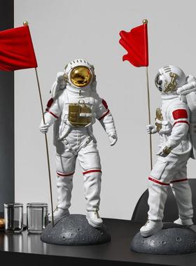 创意红旗太空人宇航员摆件客厅酒柜简约家居装饰品桌面办公室摆设
