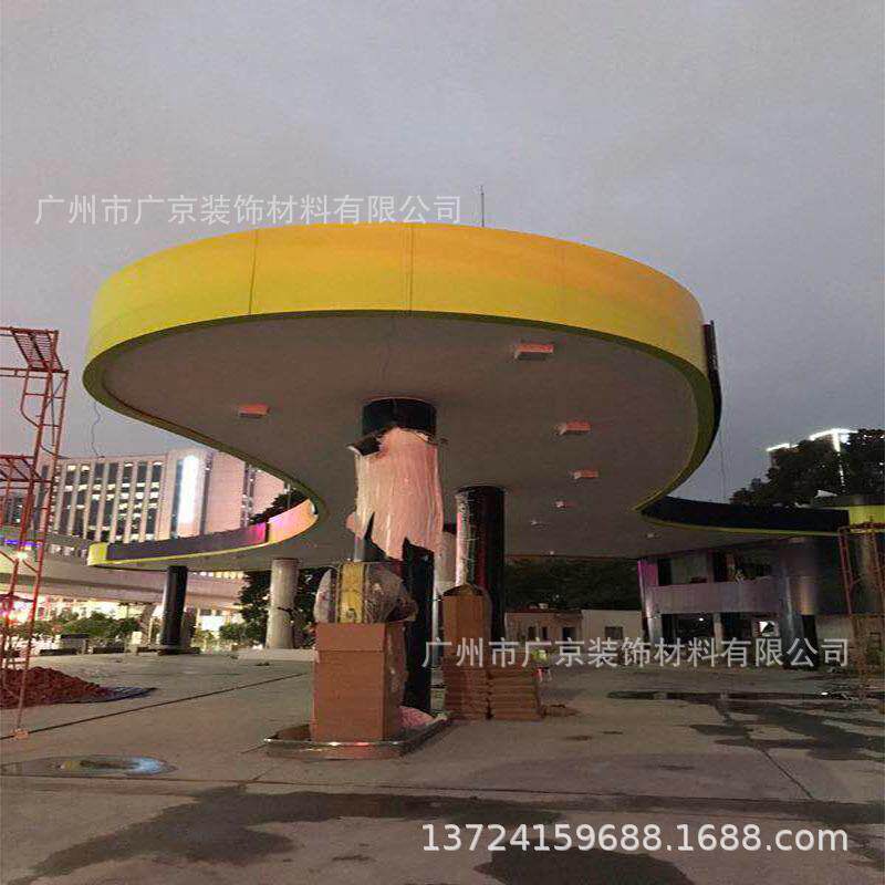 龙环加油站室外罩棚檐口造形铝单板 吊顶白色长条形300宽铝扣板