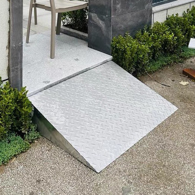 加厚不锈钢台阶斜坡垫防滑台阶垫门槛爬坡电动车推车货车爬坡辅助