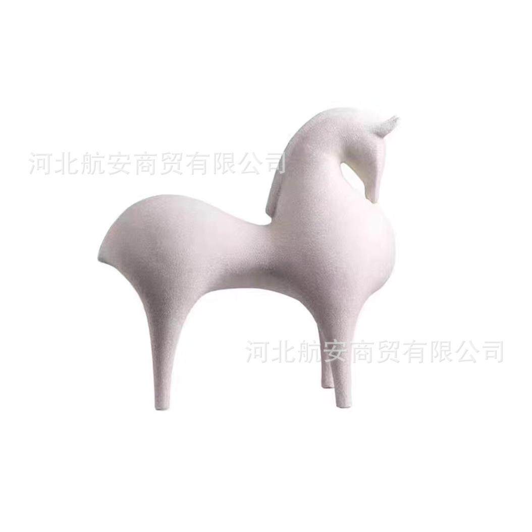 现代简约创意肥马摆件样板房售楼处桌面中式马树脂工艺品摆件饰品
