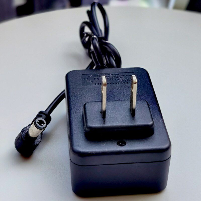 雅尼头灯充电器线Q31 7736 7677 7746923T原装圆孔双孔直充适配器