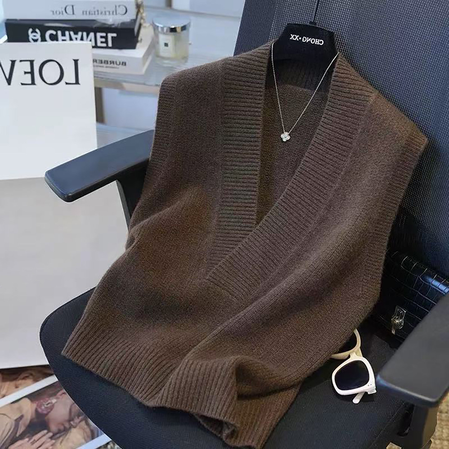 早春时尚V领针织毛衣马甲女宽松无袖毛衣背心交叉领坎肩马夹