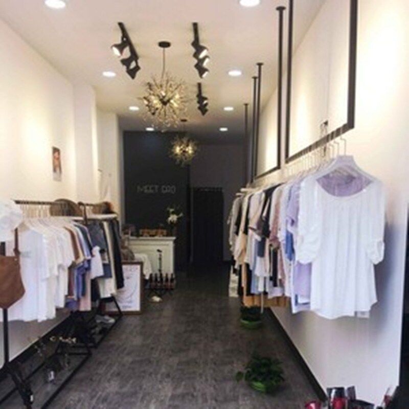 新款婚纱陈列架服装吊架铁艺童装店墙上展示架衣柜吊顶悬挂挂衣架