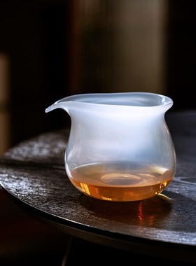 昀/yyun 手工玻璃公道杯白酒分酒器公杯分茶器日式片口杯 奶白色