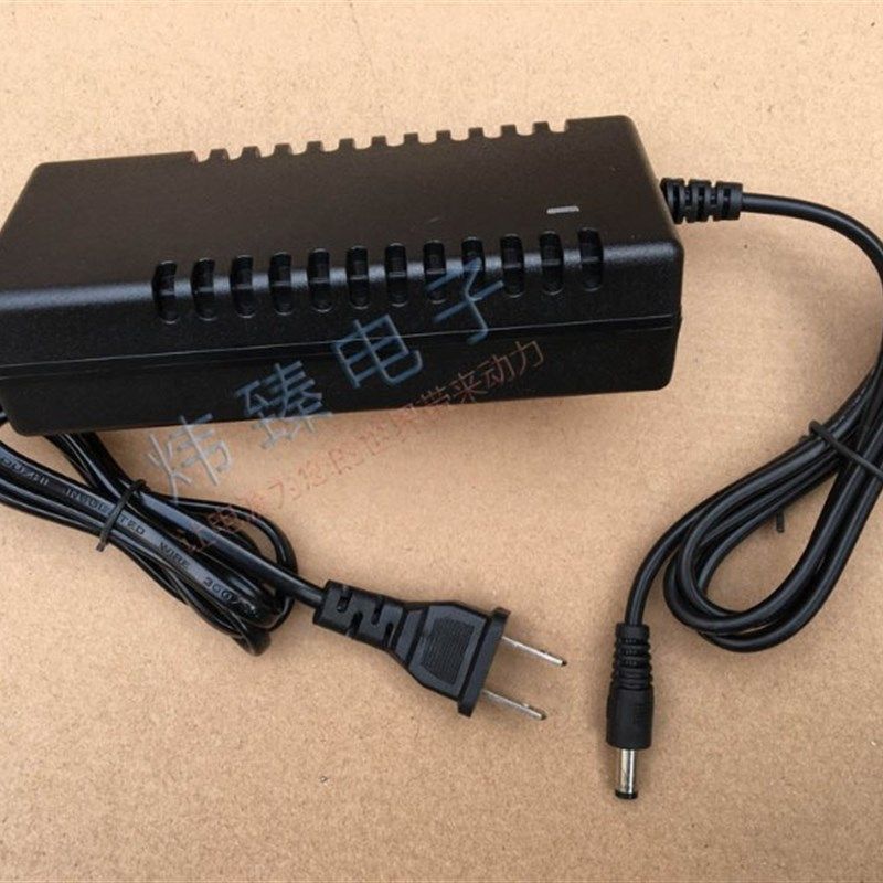 13.8V5A锂电池充电器13.2V13.5V音箱音响考勤机熔接机充电线通用