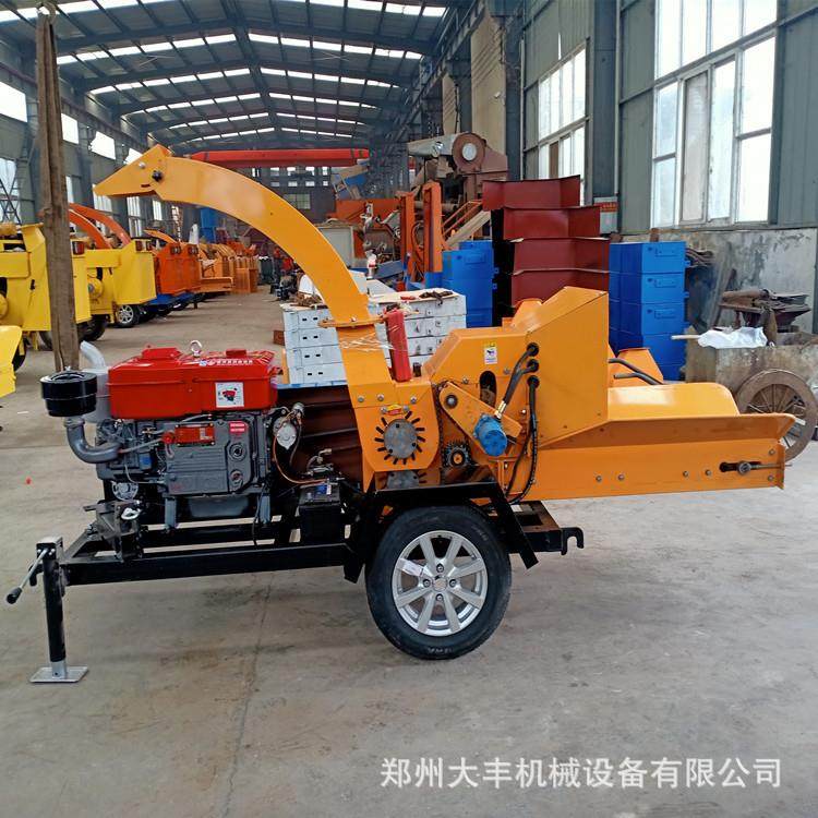 移动树枝粉碎机价格园林废弃物柴油树枝条碎枝机多功能原木粉碎机