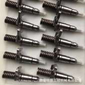 225 235 260 PC挖掘机130 240 210 360 330 200 375喷油器 喷油嘴