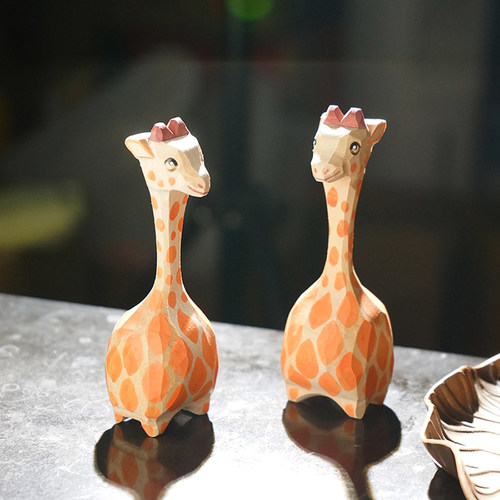 木雕手工长颈鹿小摆件办公室电脑桌面装饰手作艺品可爱卡通好物