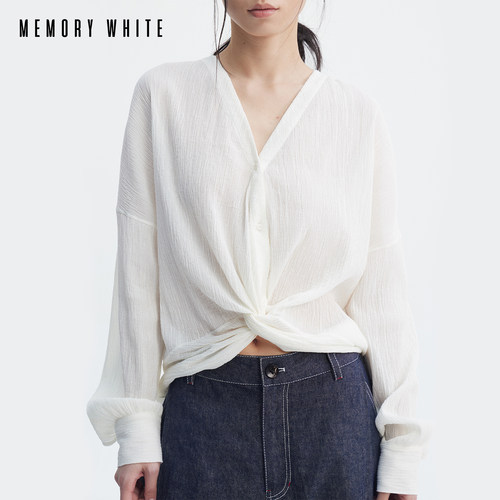 MEMORE WHITE v领设计感长绒棉重工皱感肌理长袖扭结罩衫短上衣女
