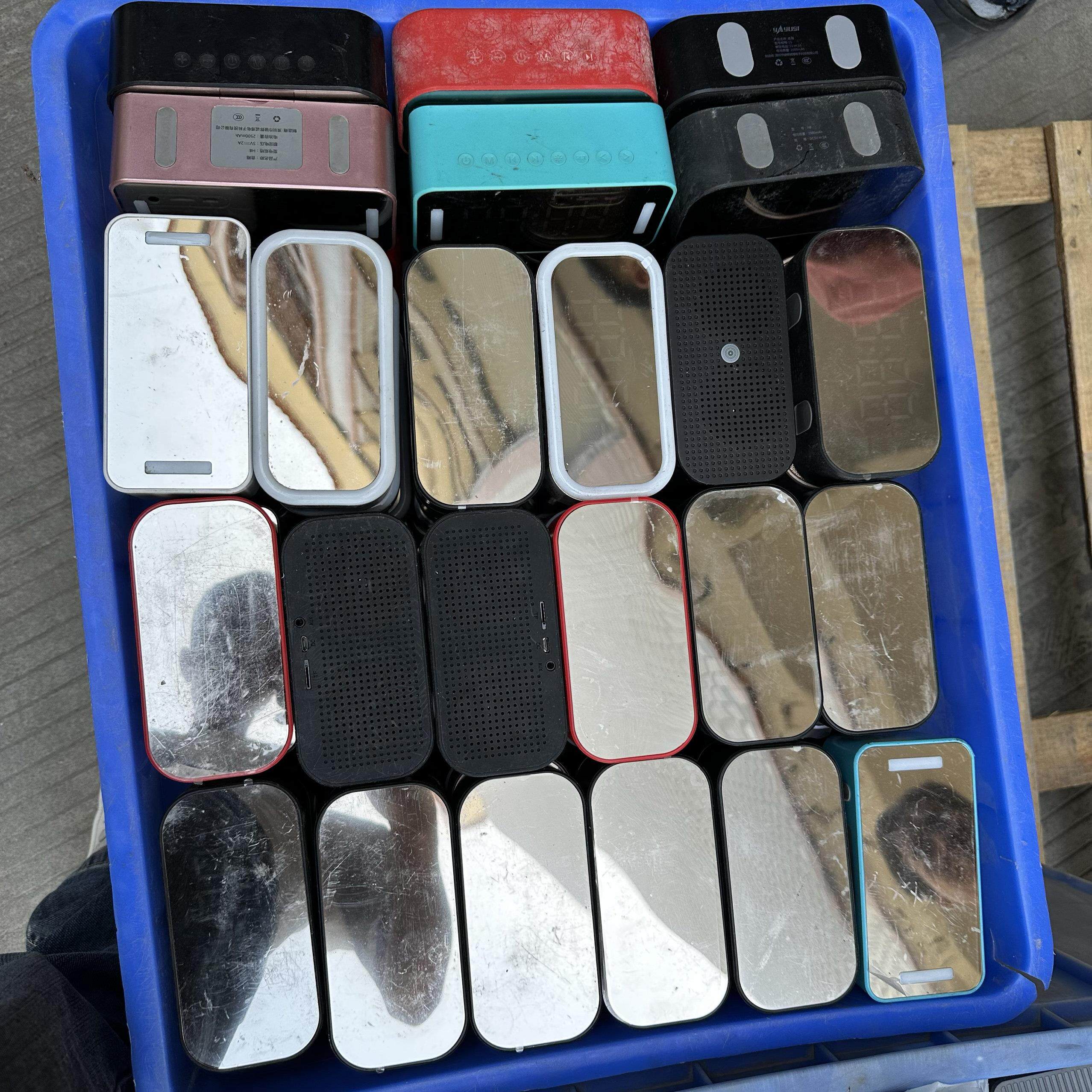 杂款蓝牙音箱 随机发 默认坏 会修的拍 研究价