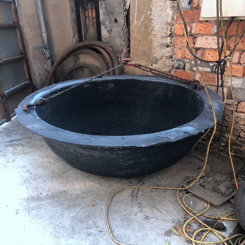 熔炉炼铜 锌 铝 锡 银等大口径生铁锅 厂家自产翻砂铸造 生铁铸件