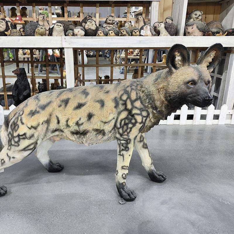 仿真写实非洲野犬玻璃钢动物摆件户外花园庭院草坪落地景观装饰品