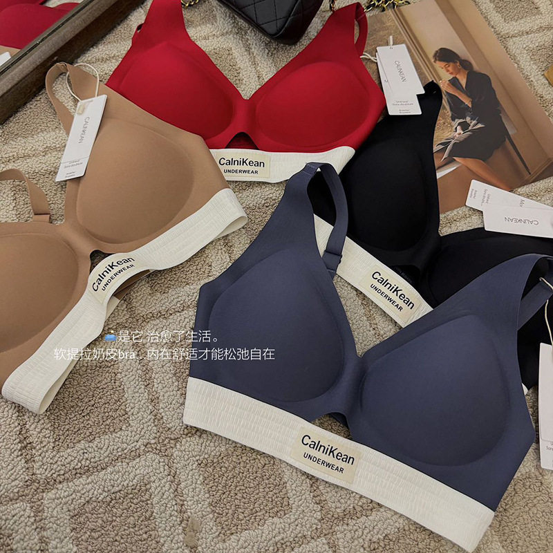 收副乳软提拉薄款小胸聚拢薄款无钢圈内衣套装女美背运动风文胸罩