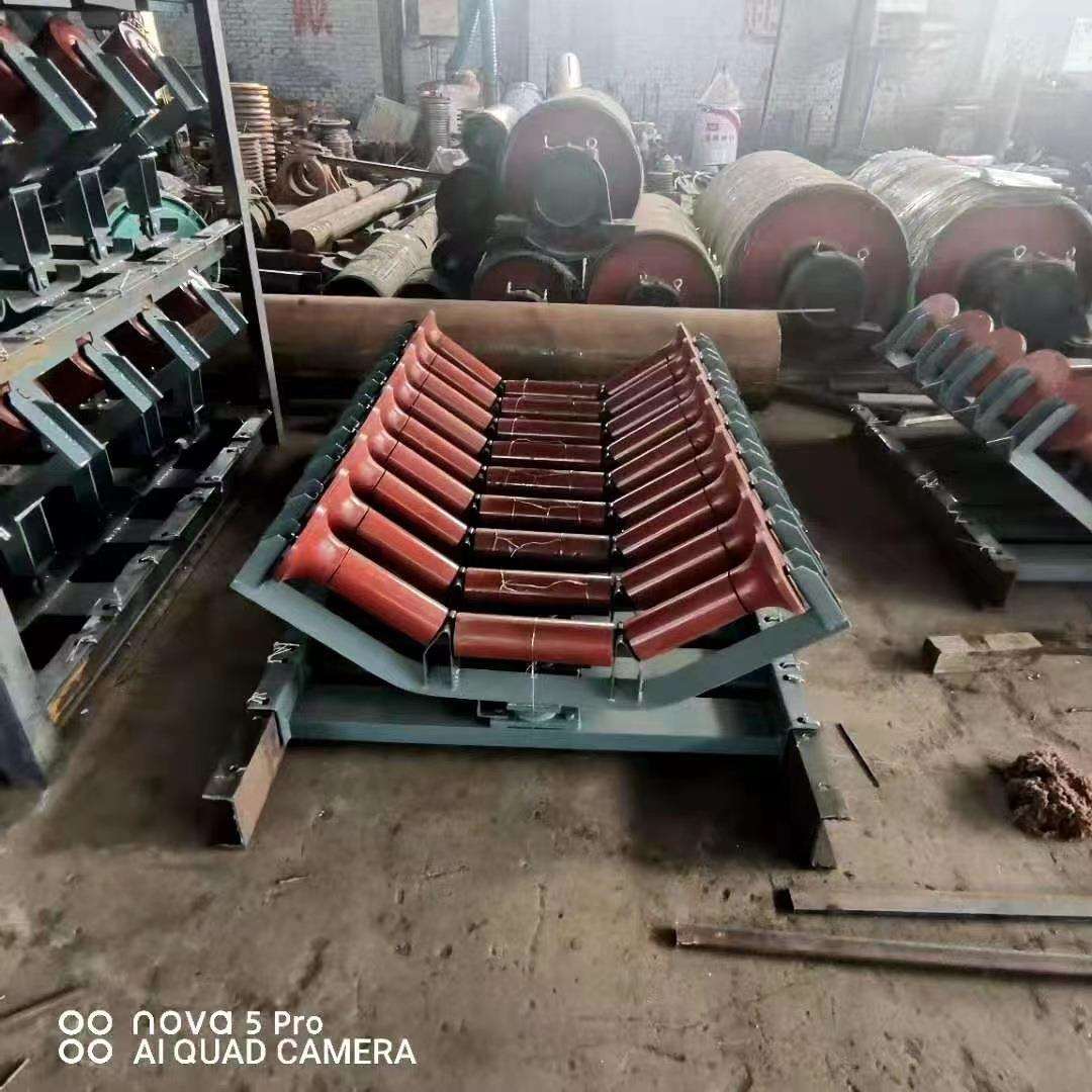 摩擦托辊调心组 调心支架 槽型托辊架 生产厂家中间架 支腿 支撑图片