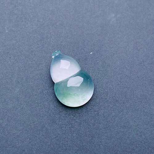 缅甸天然翡翠a货高冰飘花葫芦裸石fxj，尺寸：13-8.5-4.3mm