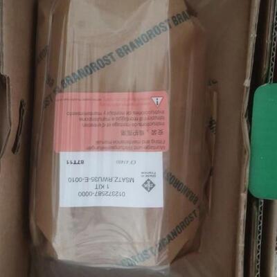 自动化 精密滑块 导轨 RWU45精度G1 G2 G3 预压V1 V2 V3 滚柱滑块