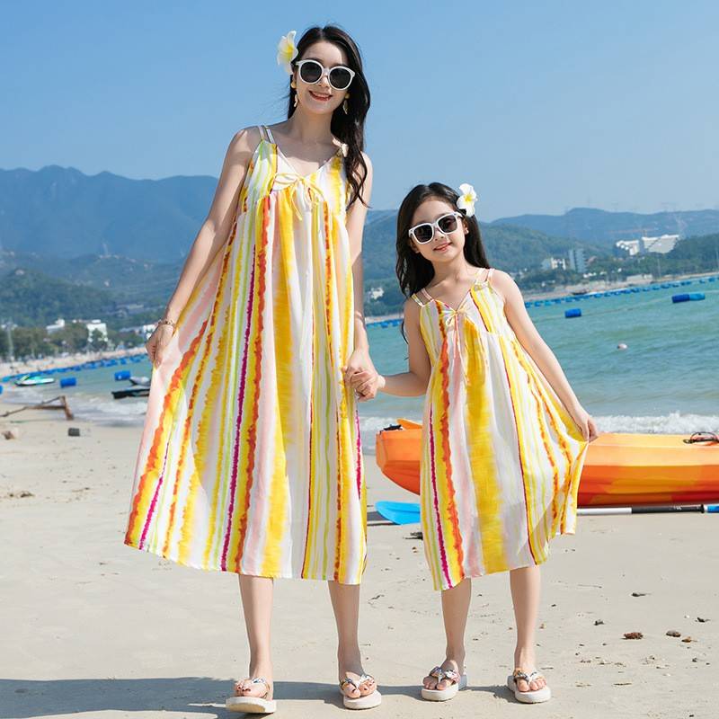 2026新款三亚亲子装夏装一家三口四口度假衬衫套装海边露营洋气母