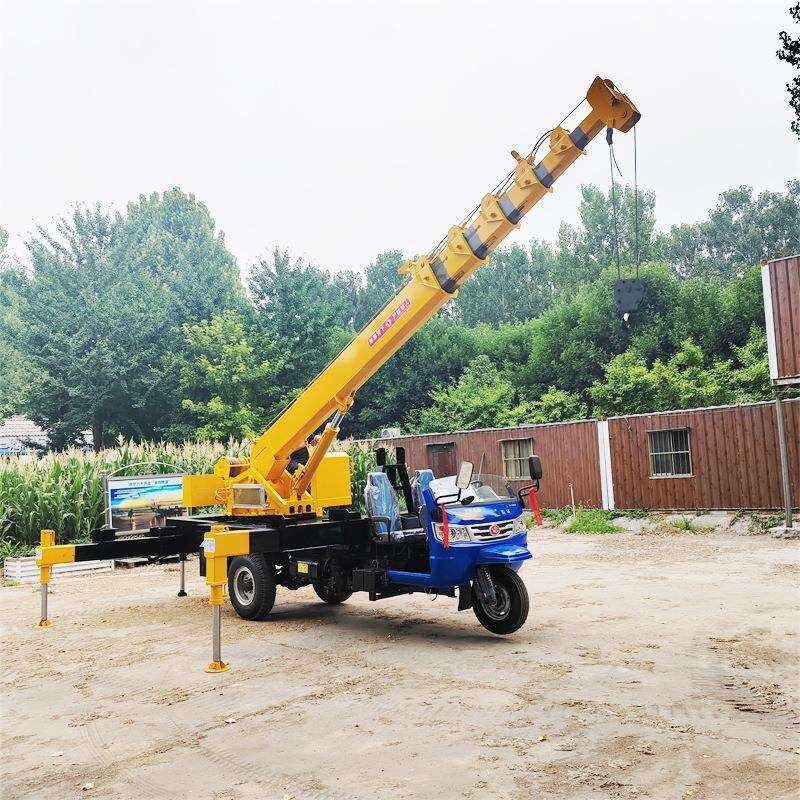 厂家生产建筑用三轮吊车 加厚底盘三轮汽车吊 小型农用液压起重机