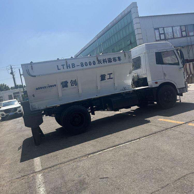 道路养护灰料撒布车撒布均匀铺撒厚度可调密封无尘撒料车