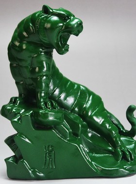 老虎实木摆件木头绿色老虎实木摆件木质雕刻木雕生肖寅虎上虎工艺