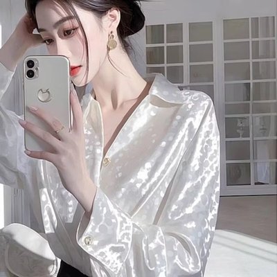 今年爆款白色长袖缎面衬衫女款2025早春新款韩系宽松百搭法式上衣