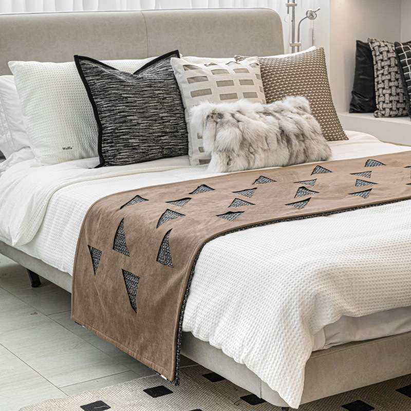 咖色麂皮绒床旗酒店民宿床尾巾抱枕组合现代轻奢样板间搭毯靠枕套,3C数码配件,其它配件,淘宝优惠券,粉丝福利购,淘宝优惠卷