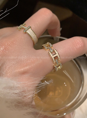 轻奢名媛字母戒指女贝壳叠戴高级感ins开口2025新款小众设计指环