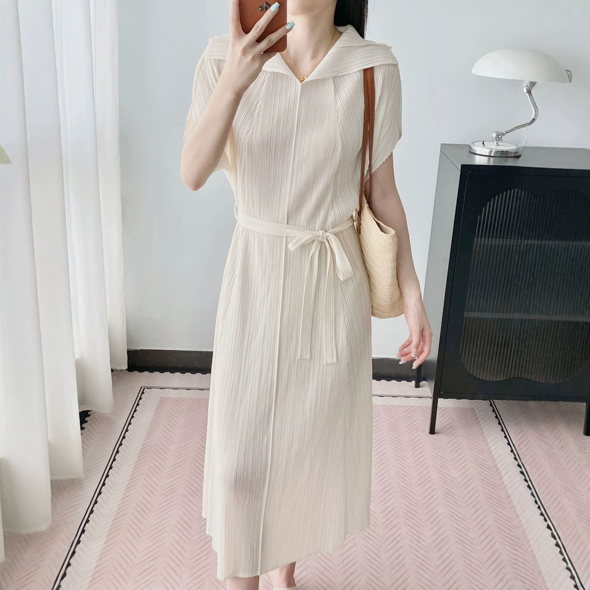 三宅风褶皱大翻领连衣裙女夏季新款蝙蝠袖系带收腰中长裙东莞女装