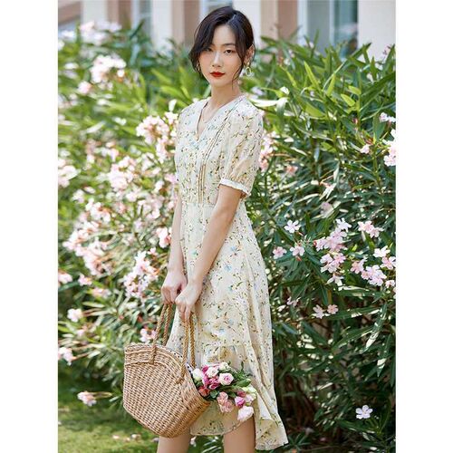 Summer New Short-sleeved V-neck Long Silk Dress Fresh Style