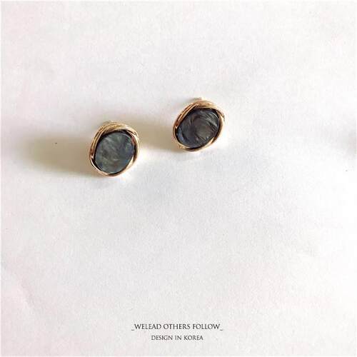 New geometric metal wind small bean retro CHIC wind round ea