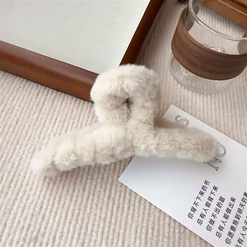 Women Hair Claw Winter Faux Fur Hair Clip Elegant Acrylic Cr
