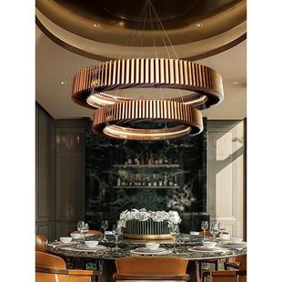 设计师餐厅吊灯2025新款 店铺商用饭店包厢圆桌高级感实木餐饮灯具